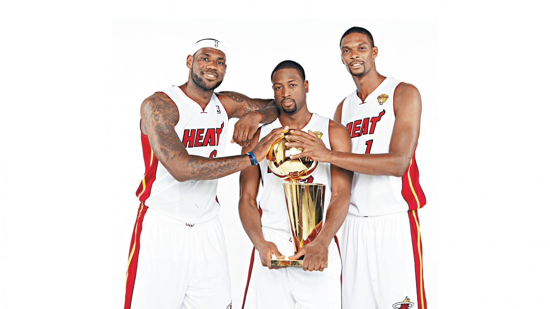 戈贝尔在焦点战证明自己，上海队狂胜马刺，当平行宇宙的篮球叙事交织