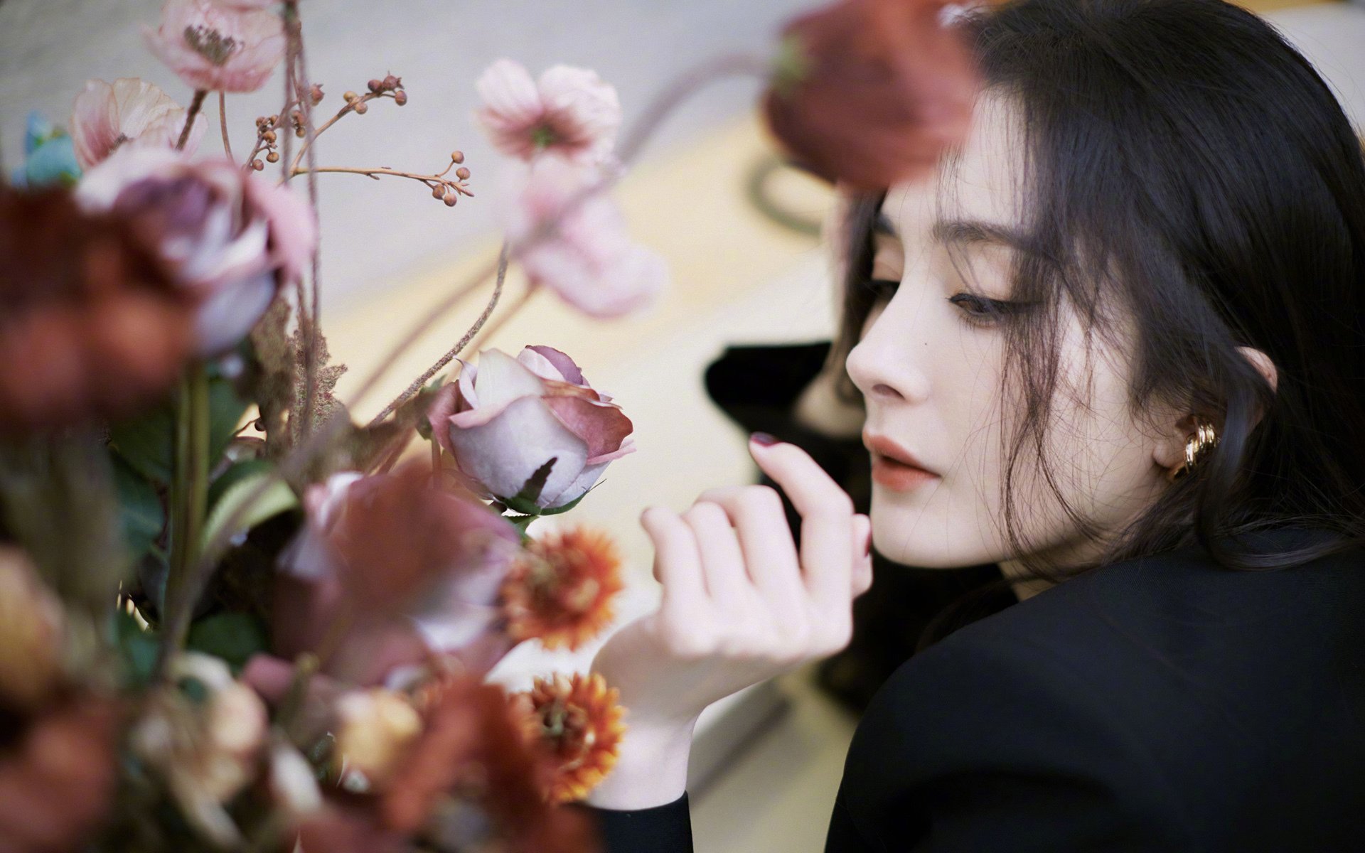 德甲争冠战白热化,马赛欧联杯正面击溃佛罗伦萨点燃跨联赛焦点