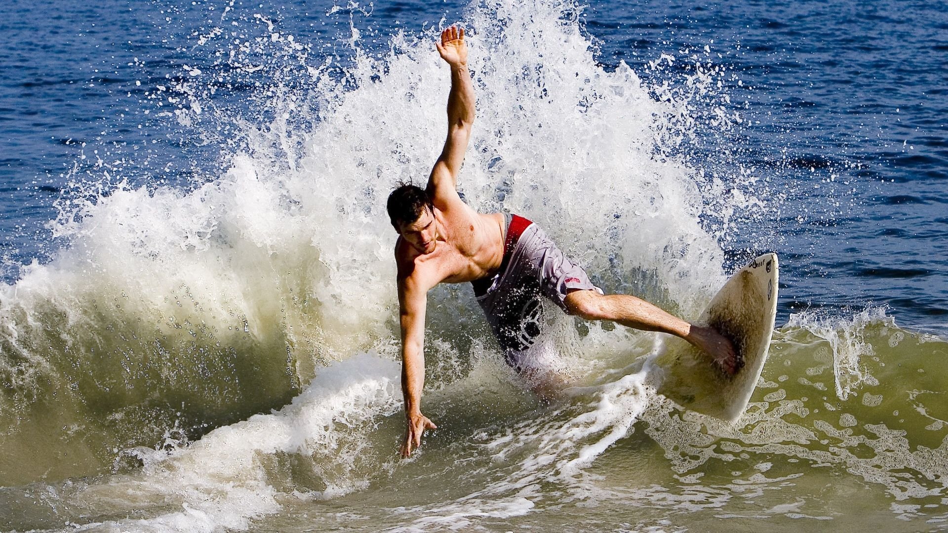 开云体育中国-双线超越，当爵士的团队风暴熄灭火箭，杰伦·格林在银色赛道点燃独狼之火