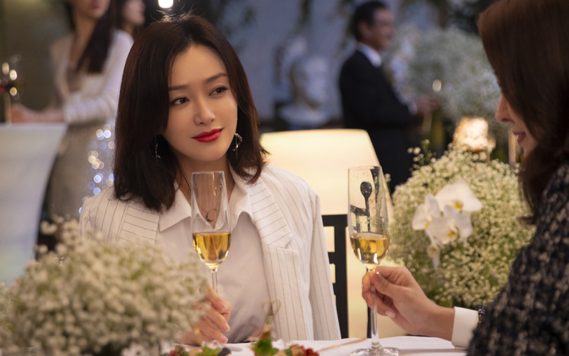 冷门之夜的足球革命，伊拉克掀翻西班牙，苏亚雷斯成为关键先生